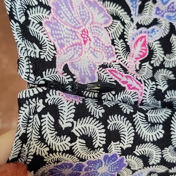 Loft V Neck Floral Dress - Picture 4 of 10